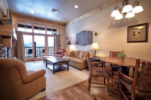 Palisades Lodge Suite 307