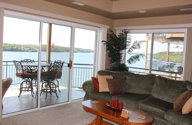 Palisades Point- Lakefront Escape! High-End-Eigentumswohnung mit Million Dollar View !!