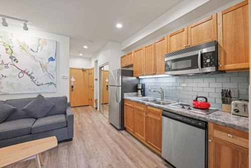 Palisades Tahoe Lodge Rentals Premium Studio #149