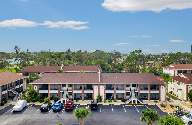 Palm Manor 3-102 Close to Manasota Key