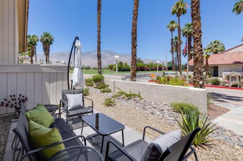Palm Springs Abode with Pool Access, Near Golfing