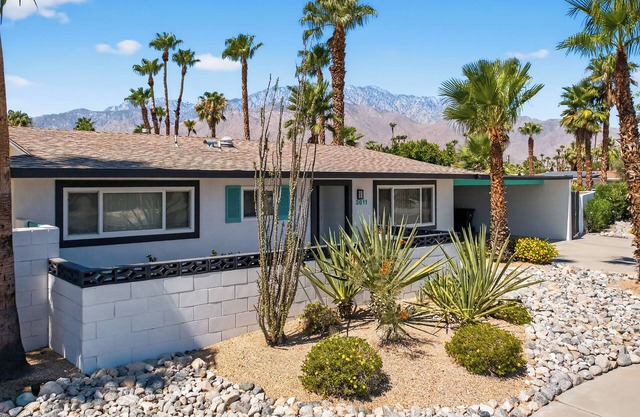 Palm Springs Home mit eigenem Salzwasserpool und Spa