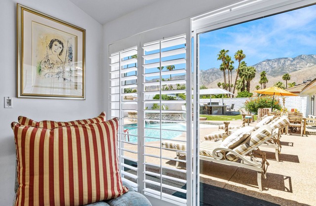 Palm Springs Paradise-Mid Century Modern Retreat. Sleeps 8! South Palm Springs.