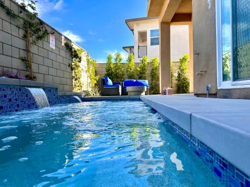 Palm Springs Paradise, Luxe Living Near Downtown, Pool & Views