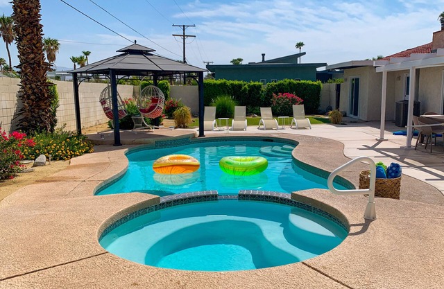 Palm Springs Pet Friendly Pool and Spa Oasis