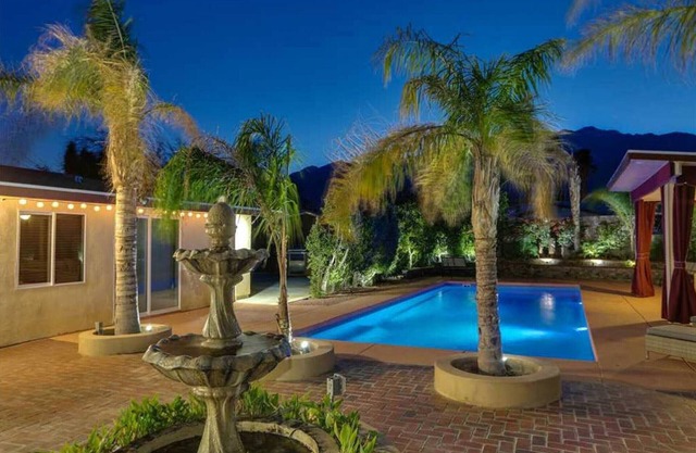 Palm Springs heißt Entspannen, Schwimmen, Golfen, Spielen!