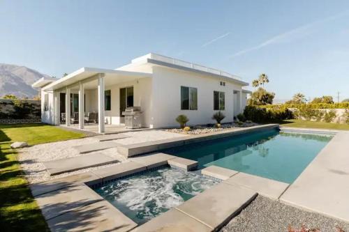 Palm Springs View Paradise with Large Pool and SPA