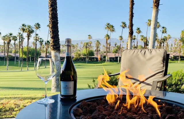 Palm Valley .. Relaxed Getaway, Pools and Sunsets!