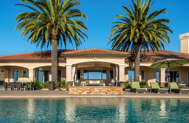 Palm Vista Estate - Corporate Retreats im Weinland