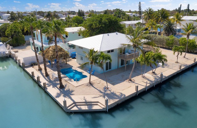 Palmas Del Mar: 210' of waterfront, pool, tiki hut, putting green, kayaks, games