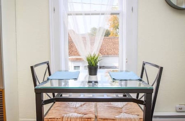 Palmer House, Studio 4, Cozy Downtown Studio for 2, Local Golfing 50% Off!