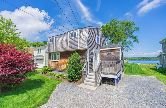 Palmer River All-Season Waterfront Cottage w/ Dock & Views