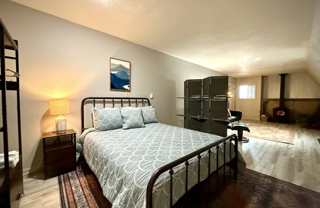 Palmer's Ski Shack, Cozy Studio for 2, Local Golfing 50% Off!