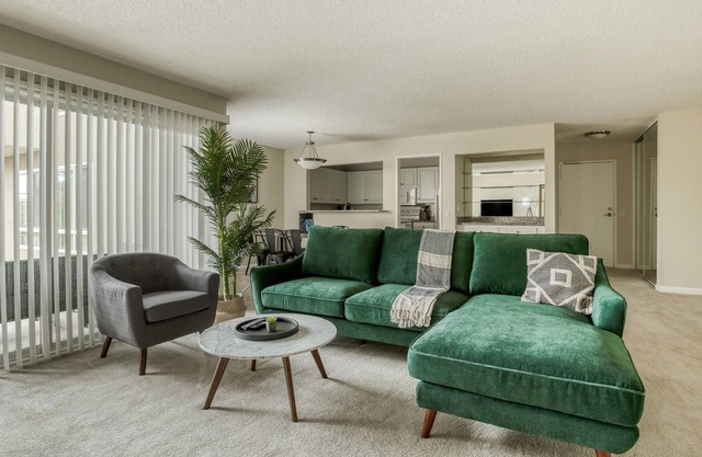 Palo Alto 2BR w/ Pool, Spa, and More