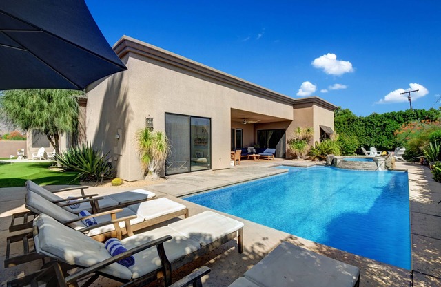 Paloma Paradise / Close to Festivals / Private Pool / Beautiful home in LQ Cove