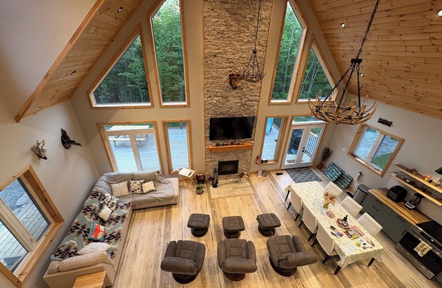 Pampered Bear's Den-Delightful Forest retreat located close to Georgian Bay