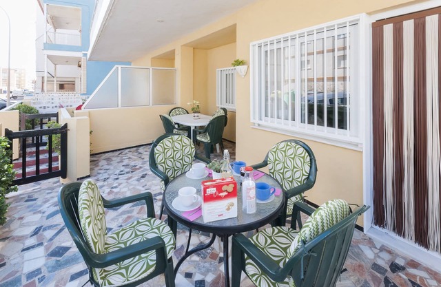 PANDORA 2 - Apartment mit Terrasse in Playa De Miramar.