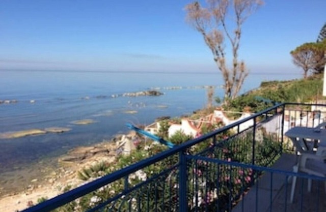 Panoramic apartment by the sea