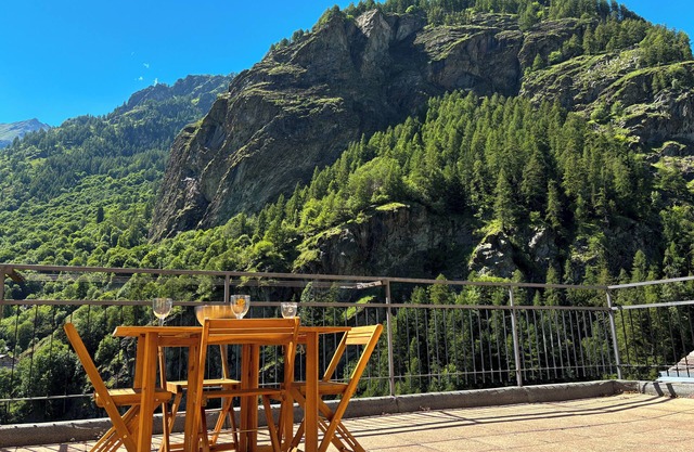 Panoramic Attic in the Heart of Valtournenche – Ideal for Families & Friends