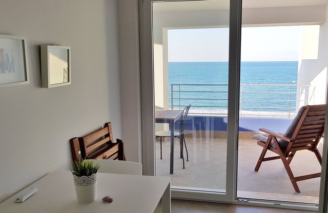 Panorama direkt am Meer, ideal für zwei Paare