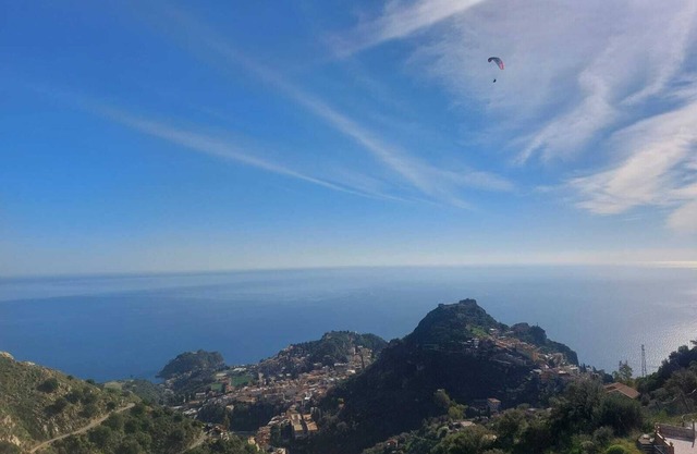 Panoramic cottage 100 mt from the main square view Taormina and Calabria