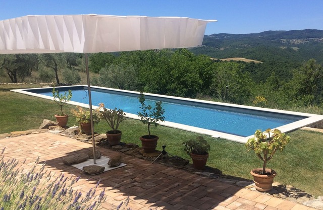 PANORAMISCHE LANDVILLA MIT POOL