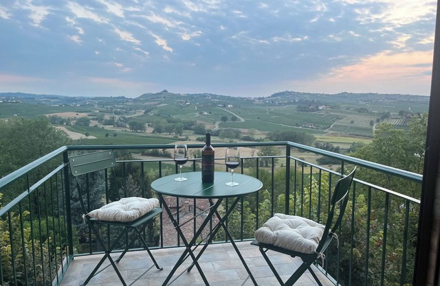 PANORAMIC HILLSIDE APARTMENT
