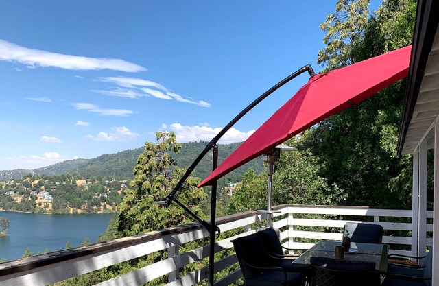 Panoramic Lake View!!! Modern 4 BD 2 BA/Level entry