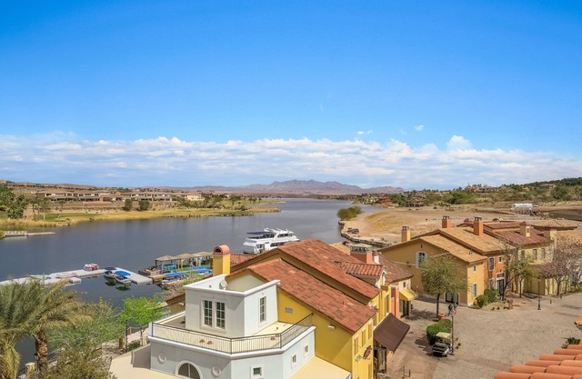 Panorama-Penthouse mit Seeblick, große überdachte Terrasse, Schritte zum See, Lebensmittelgeschäft