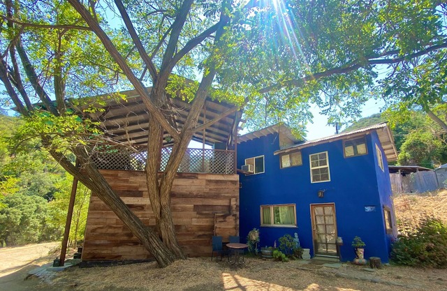 Panoramic Loft with Deck, Private Trails and Creek
