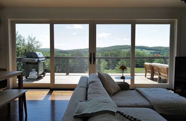 Panoramic Mountain Views on 23 Private Acres – The Gallatin Hill House