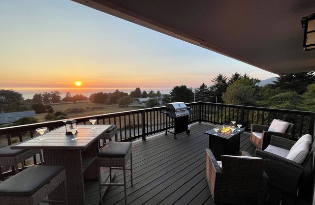 Panoramic Ocean View - Game Room - Fire Pit - Large Deck - Casino - Redwoods