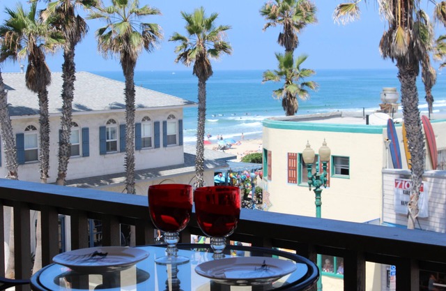 PANORAMISCHE OZEANANSICHTEN! Schritte zum Strand, Geschäfte, Restaurants, Nachtleben