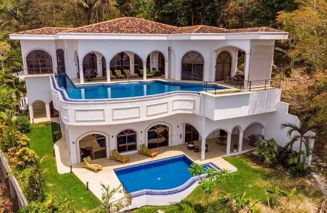 Panoramablick auf das Meer Waterfront Luxury Home
