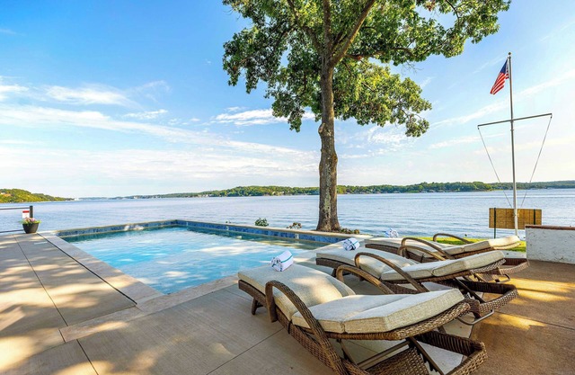 Panoramic Paradise – Lakefront Home for 15 w/ Game Room, Pool