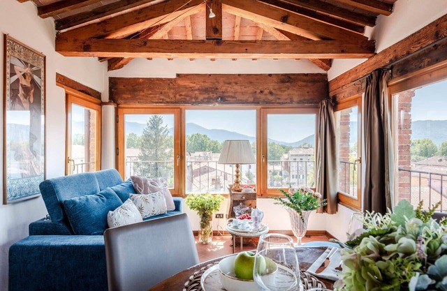 Panoramic penthouse with views and elevator in Lucca