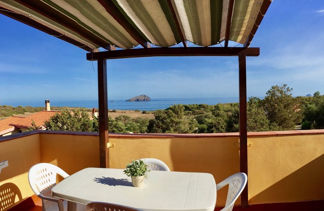 PANORAMISCHE Zweizimmerwohnung mit Terrasse mit Meerblick - Sardinien