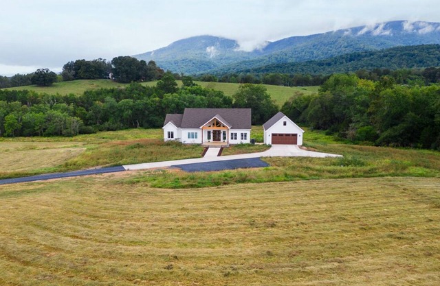 Panoramic Views by Vineyards 4000 sf new home on 40 acs