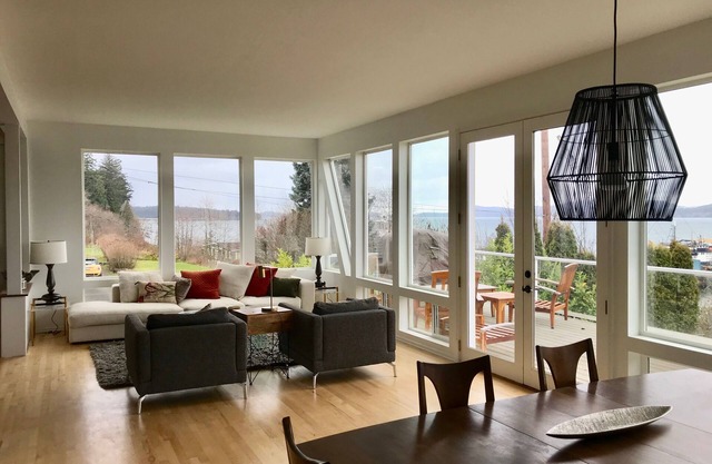 Panoramablick auf die San Juan Islands und Fähren