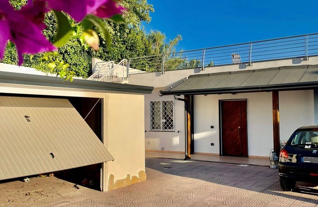 Panoramic villa between sea and lake