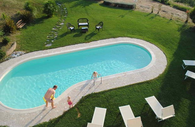 Panorama-Villa mit Pool in Strandnähe an der Adria in Italien