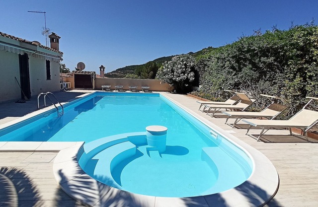 Panoramavilla mit privatem Pool und Meerblick innerhalb eines Golfresorts