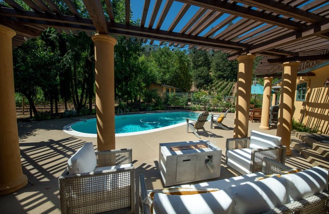 Panoramic Vineyard views!!! with pool