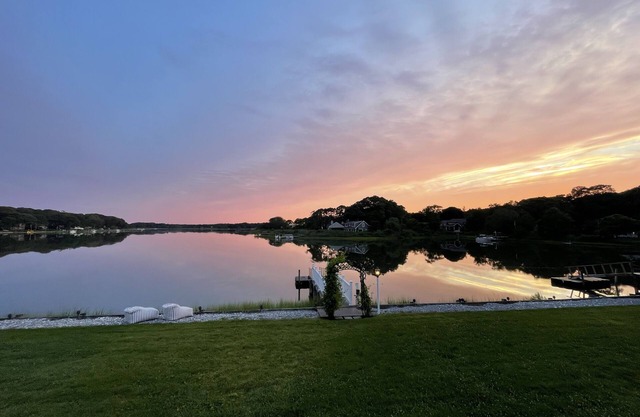 Panoramic Water Views, Plunge Pool, Hot Tub, Fire Pit & Walk to Beach