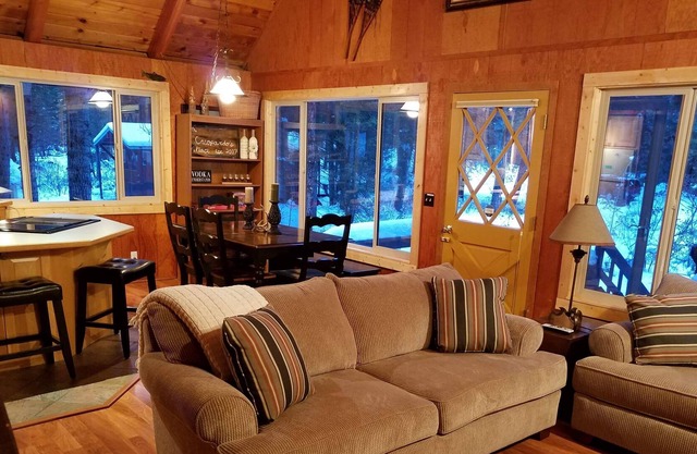 Papa Johns Lakeside Cabin - Payette Lake Access, Dock Space
