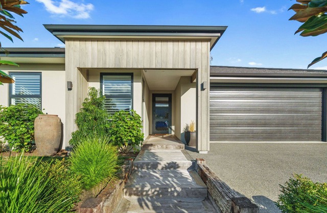 Papamoa Tropical Oasis - Papamoa Beach Home
