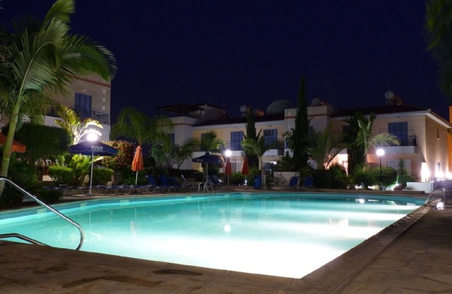 Paphos Flughafentransfers, schöne Wohnung, kleiner Komplex, großer Pool, kostenloses WiFi