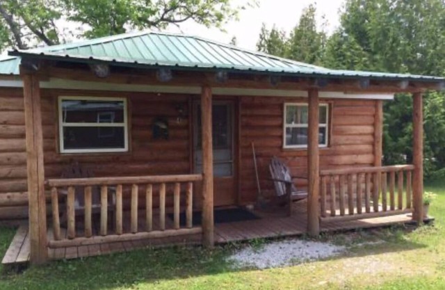 Papins Resort Cabin #4