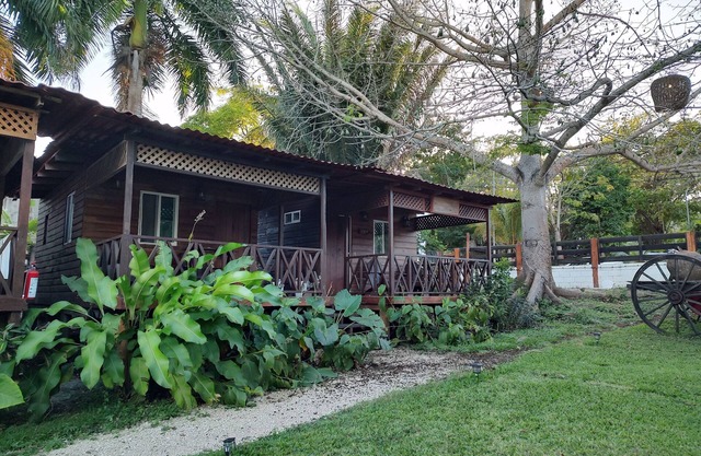 Papitos Green Cabin