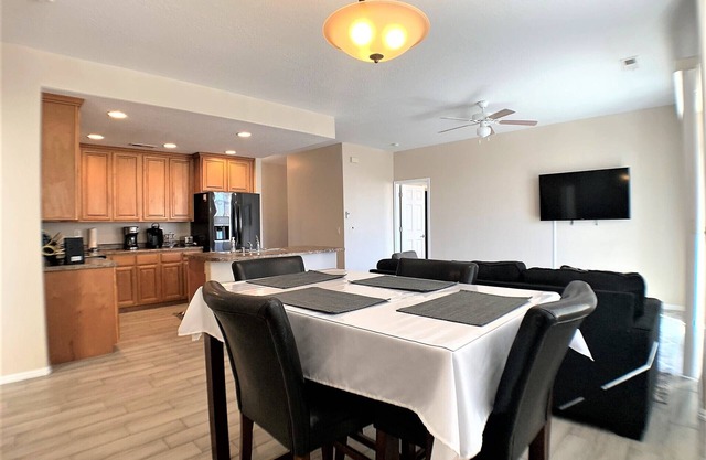 Par Haven by Mesquite Vacation Rentals with Private Balcony and $510 in free daily activities